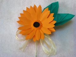 ガーベラのコサージュ 造花インテリア 立体折り紙のギフト 通販なら 折り花工房 時